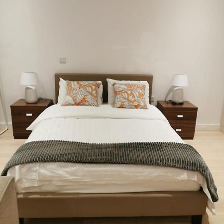 דירות לונדון Comfy 1 Bed Studio 1 Minute From Train Station מראה חיצוני תמונה