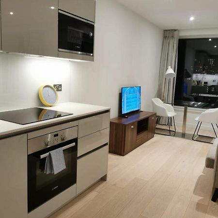 דירות לונדון Comfy 1 Bed Studio 1 Minute From Train Station מראה חיצוני תמונה