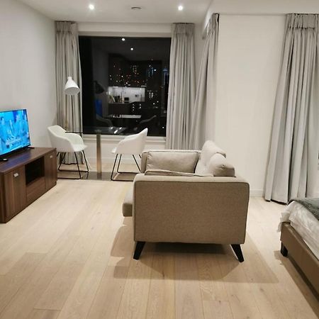 דירות לונדון Comfy 1 Bed Studio 1 Minute From Train Station מראה חיצוני תמונה