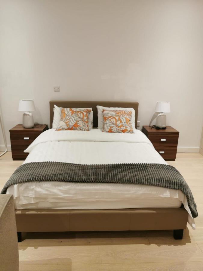 דירות לונדון Comfy 1 Bed Studio 1 Minute From Train Station מראה חיצוני תמונה