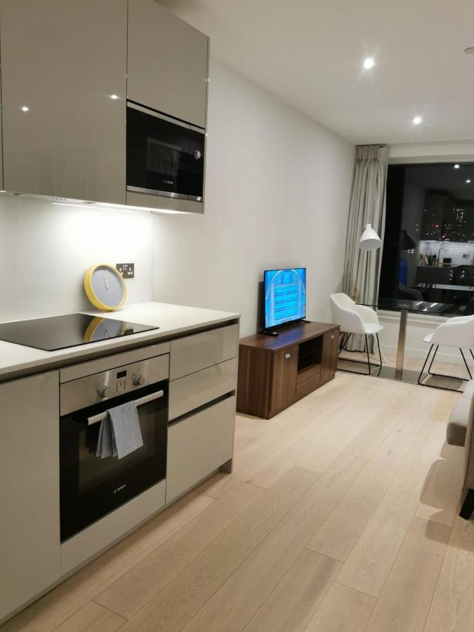 דירות לונדון Comfy 1 Bed Studio 1 Minute From Train Station מראה חיצוני תמונה