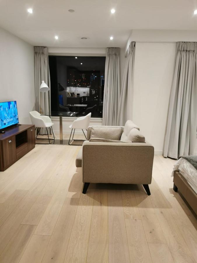 דירות לונדון Comfy 1 Bed Studio 1 Minute From Train Station מראה חיצוני תמונה